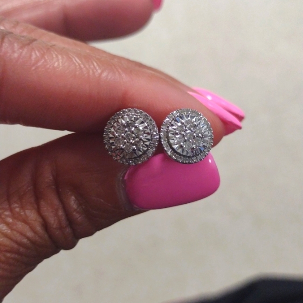 1 carot Kay's Jewelers Diamond earrings 1 year old